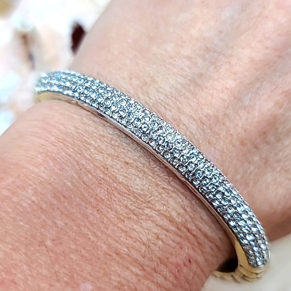 Brighton "PEBBLE ICE" Pave Swarovski Crystal Hinged Bangle on Pebbled Silver! - Picture 7 of 12
